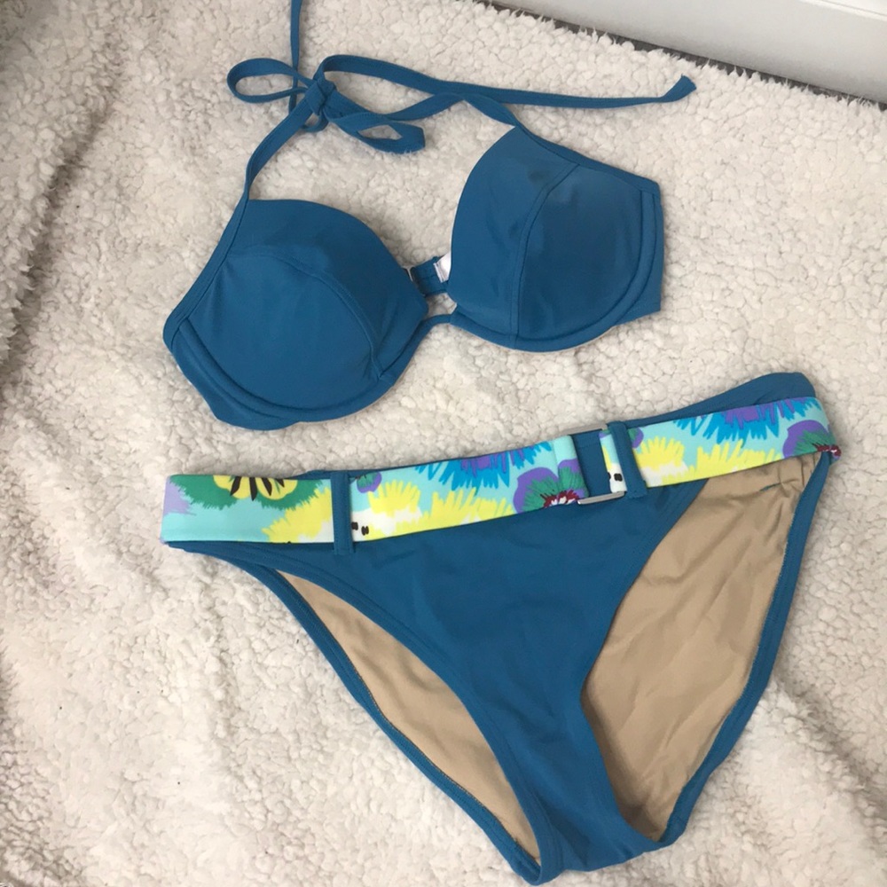 Victoria’s Secret  2 piece blue bikini 34C.